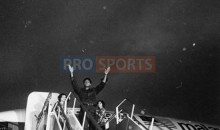 muhammad-ali-disembarking-from-the-aircraft_20100322_1030926834